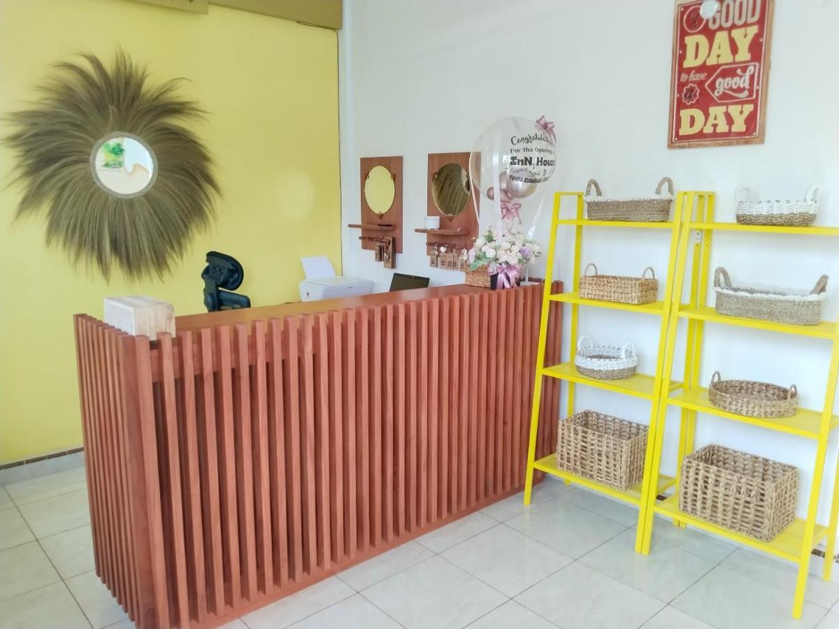 Inn House Homestay Dadapan 外观 照片